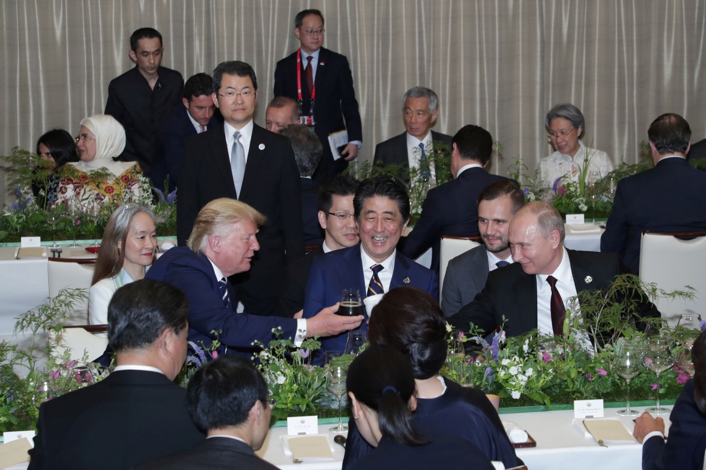 Pildil paremalt Vene president Vladimir Putin, Jaapan peaminister Shinzo Abe ja USA president Donald Trump.