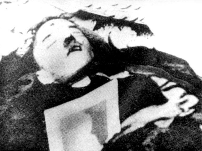 Adolf Hitleri väidetav surnukeha, mille ledsid nõukogude sõdurid