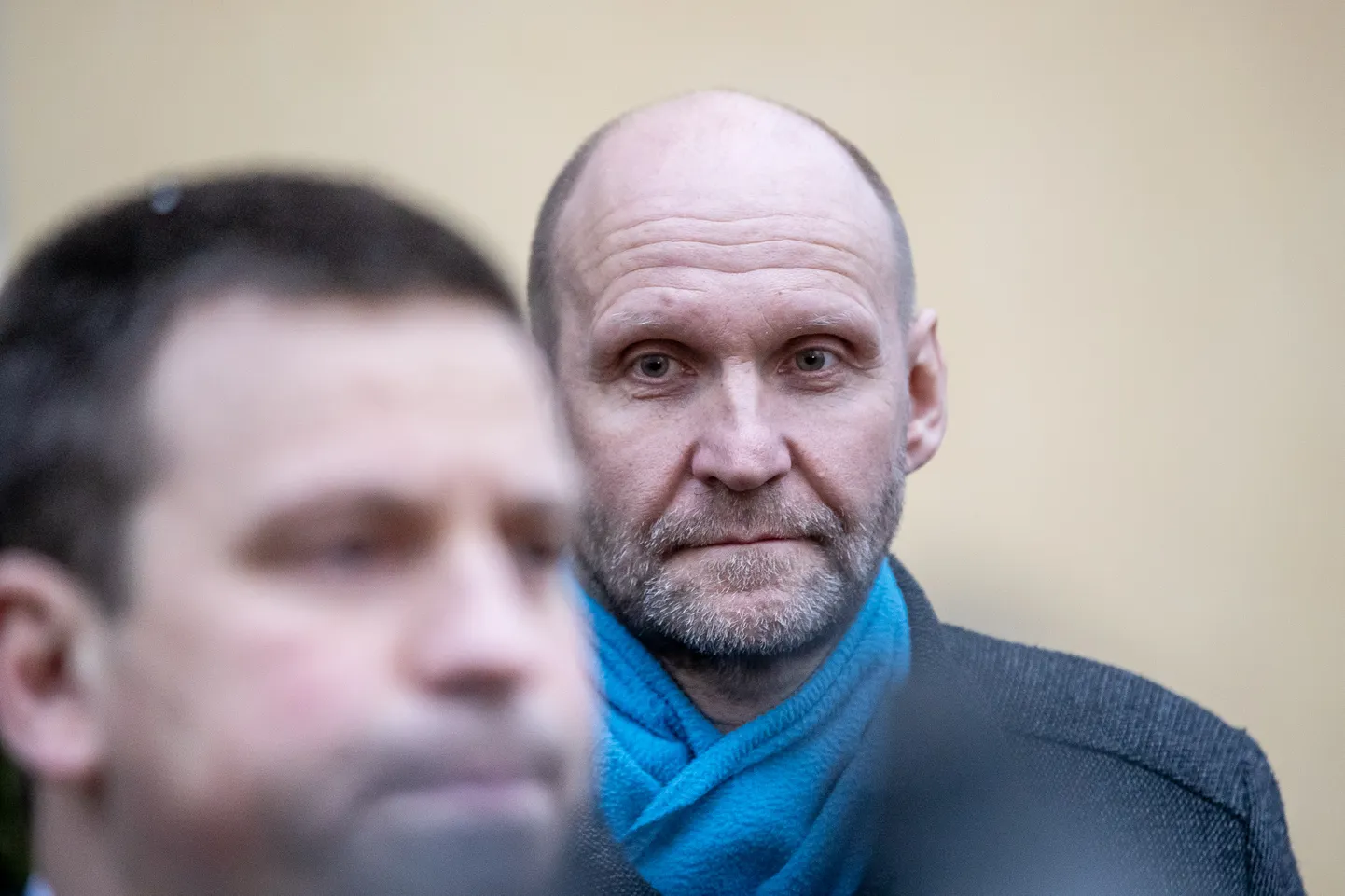 Kuigi Helir-Valdor Seeder on varem öelnud, et II pensionisambast vabanevat raha saab kasutada erakorraliseks pensionitõusuks, sõdib ta nüüd Jüri Ratase juhitud Keskerakonna valimislubaduse vastu.