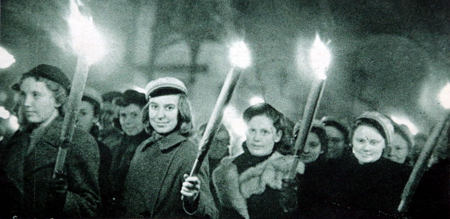 Aasta 1940. Filiae Patriae naiskorporante mairongkäigul.
