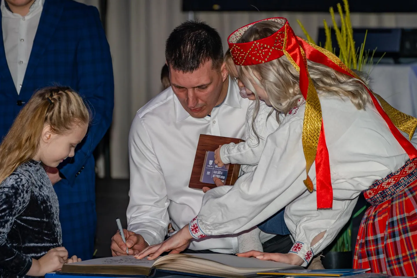 Viljandi vald jagas aastapäevaaktusel tunnustust parimatele.