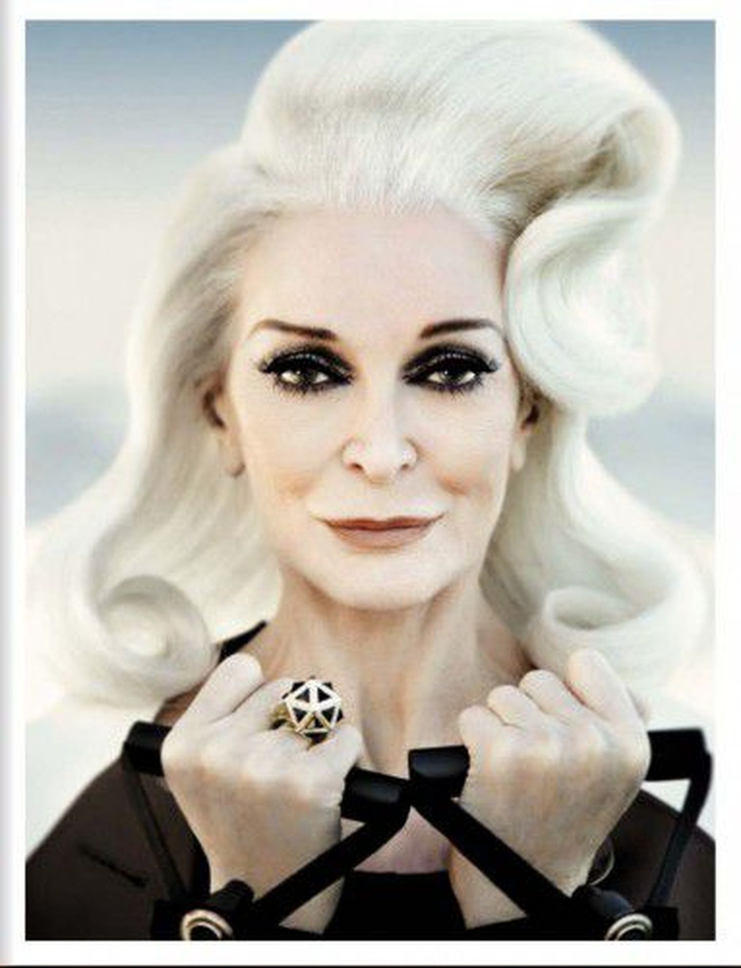 82-летняя Кармен Делль’Орефайс в журнале Vogue Italia