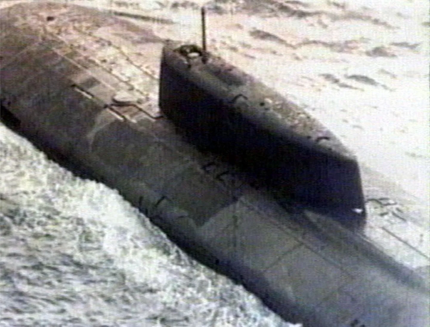Атомная подводная лодка "Курск" затонула 12 августа 2000 года в Баренцевом море. Все 118 членов экипажа, находившиеся на борту, погибли.