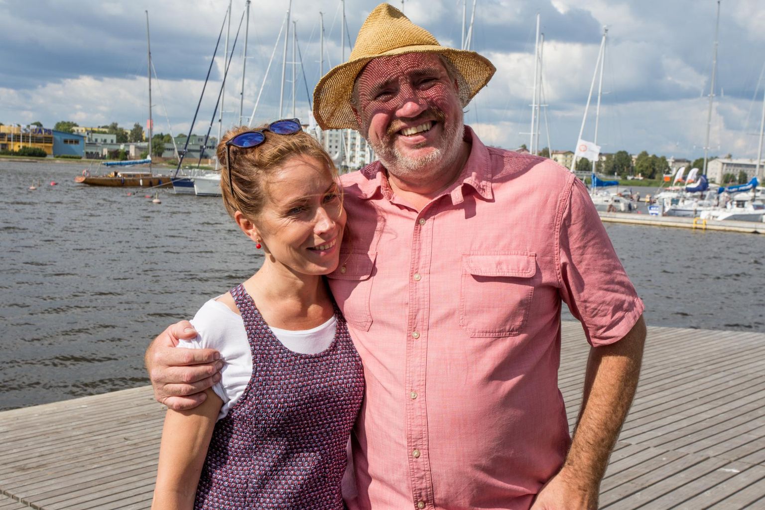 Pärnu Suveteater toob Sepo Seemani ja Piret Laurimaa taas armastajatena lavale. Millised suhted seovad aga näitlejaid tegelikult? «Ma olen Sepole nii vanaema kui ka tütar olnud. Ja sinna vahele kõik armukesed, kallimad ja naised,» ütleb Piret kavala muigega.
