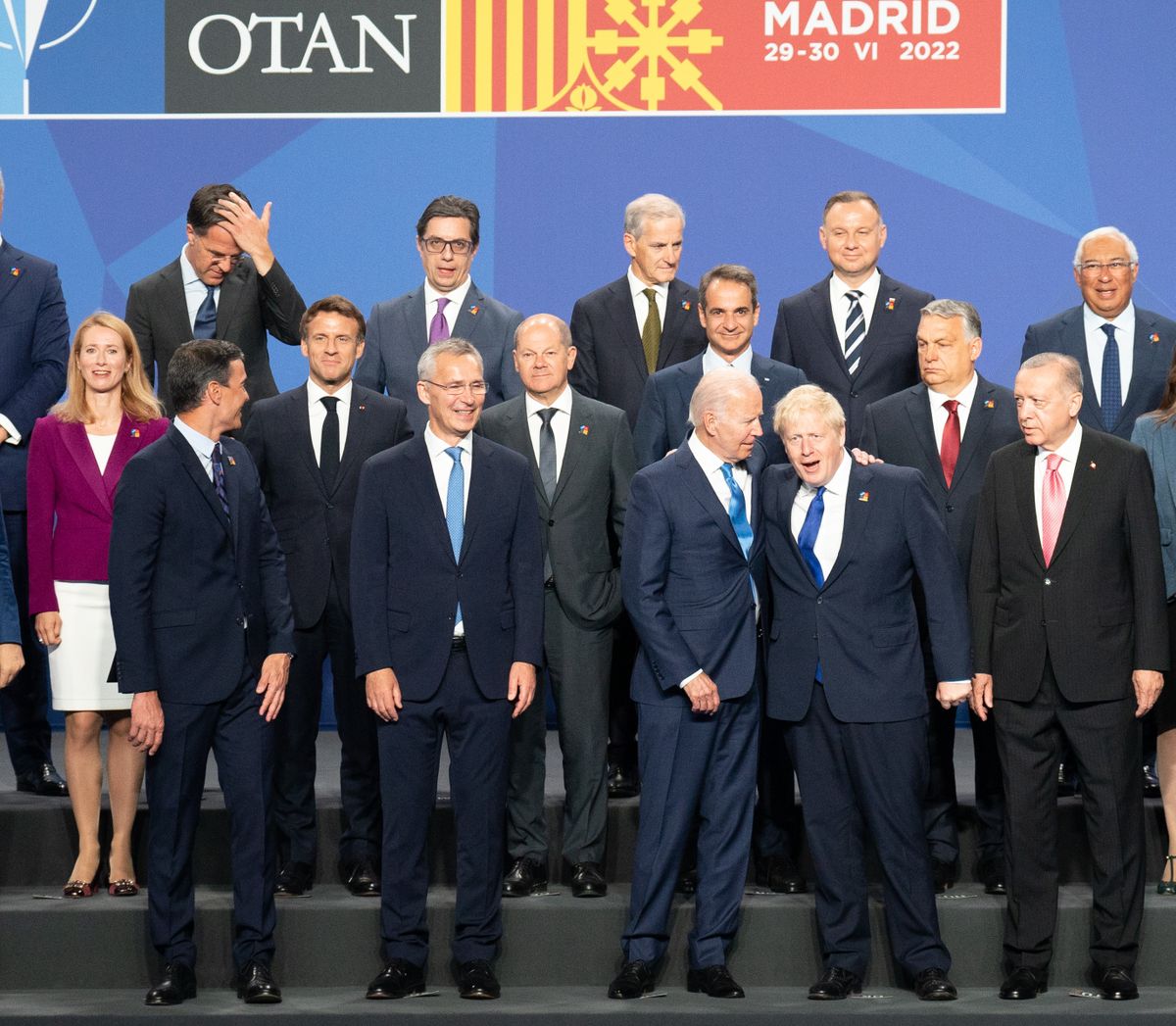 Премьер Эстонии Кая Каллас (крайняя слева) и президент Турции Эрдоган (крайний справа) на коллективном фото лидеров стран НАТО на саммите в Мадриде в 2022 году.