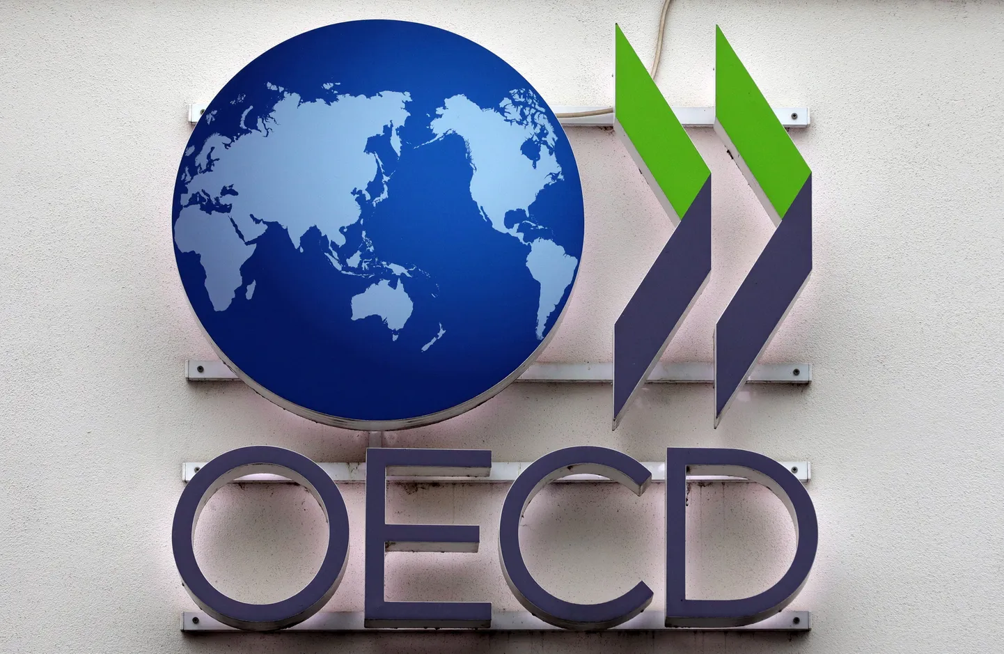OECD logo.