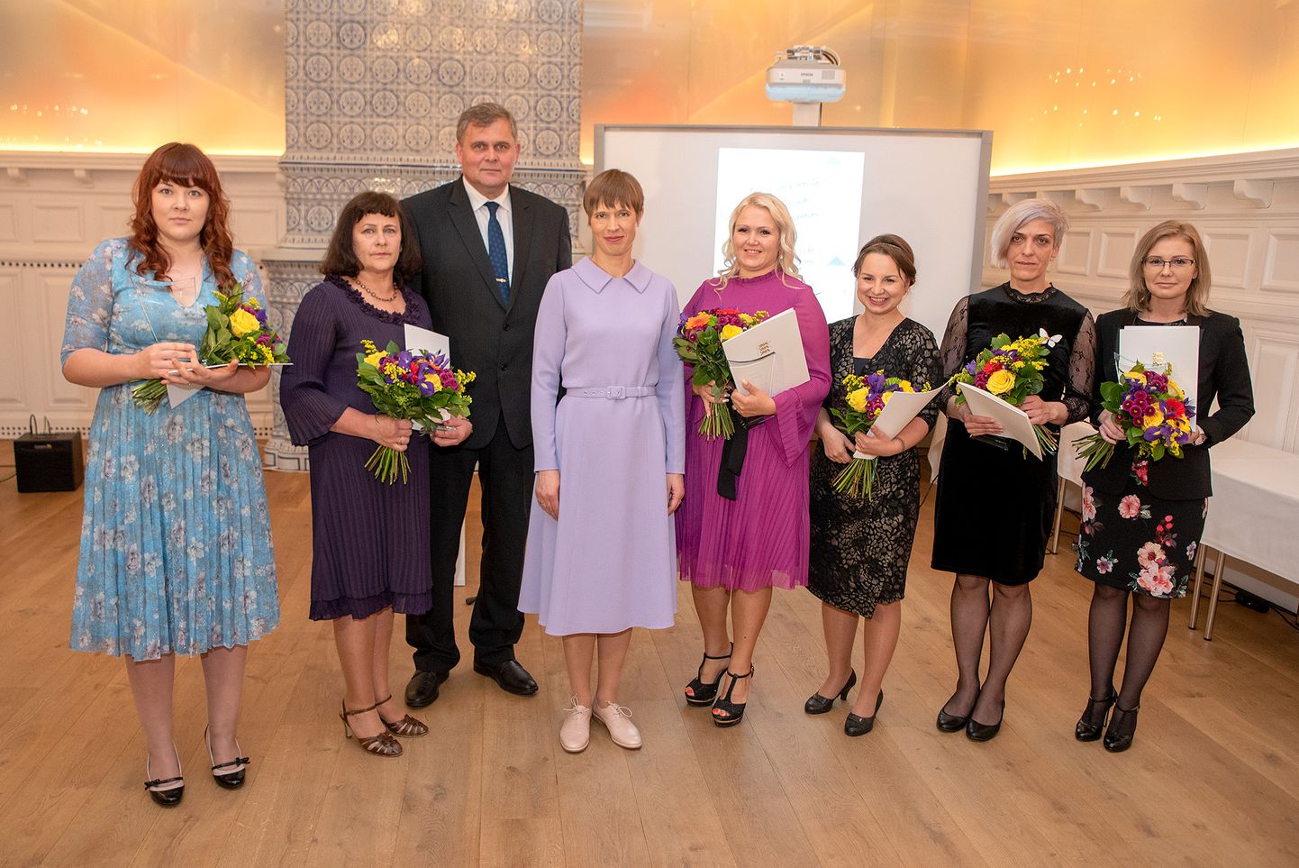 President Kersti Kaljulaid ja justiitsminister Raivo Aeg tunnustasid tublisid inimesi, kes on andnud olulise panuse vägivalla ennetusse.