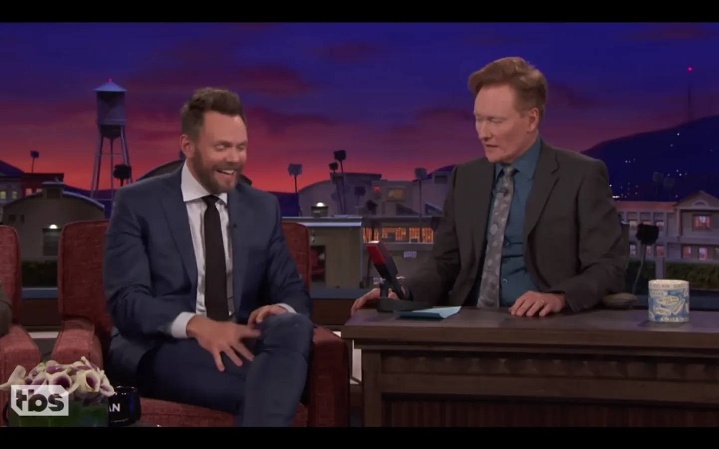 Joel McHale ja Conan O'Brien