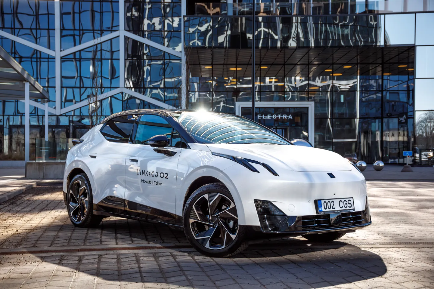 Lynk & Co asutati 2016. aastal Rootsis, Göteborgis, kus asub praegu peakorter. Eestis esindab uut automarki Info-Auto.