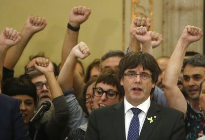 Carles Puigdemont toetajatega.