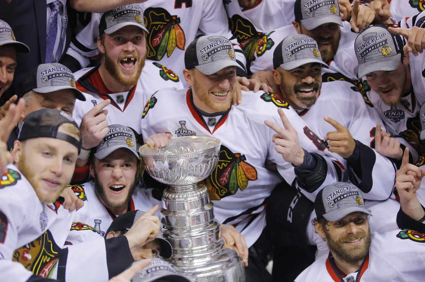 Võidukas Blackhawksi tiim.