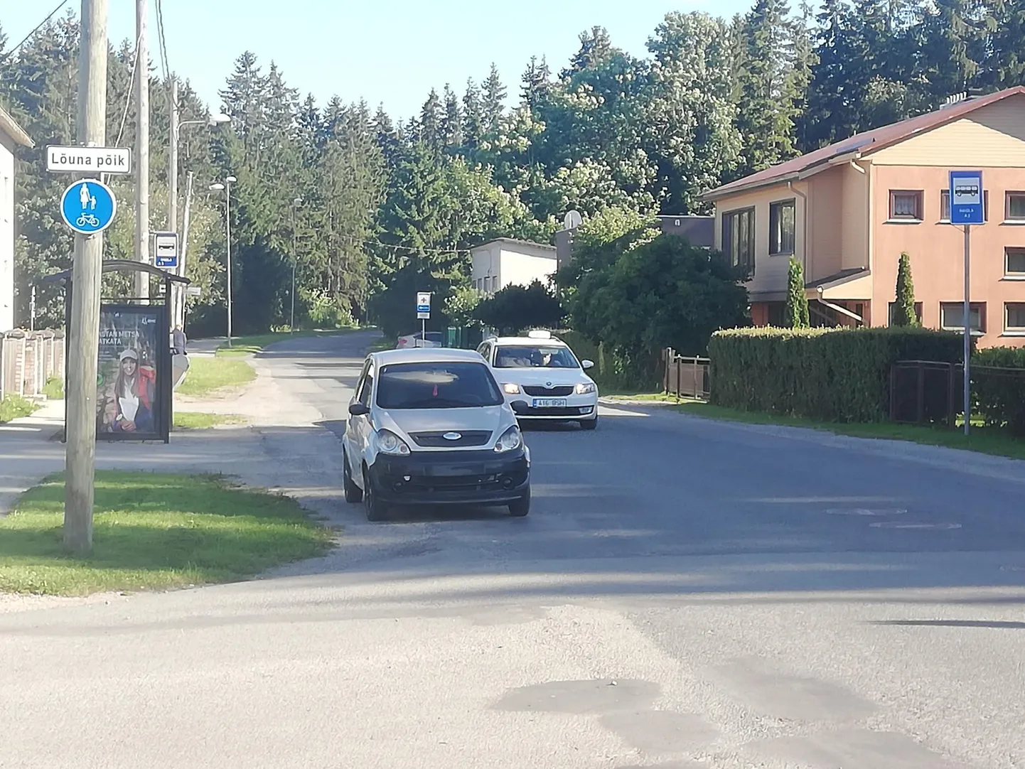 Mopeedautod jätkavad kaootilist liiklemist.