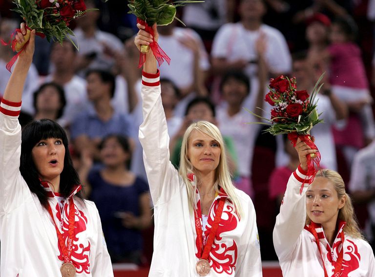 Jekaterina Lisina (vasakul) Pekingi OMil.