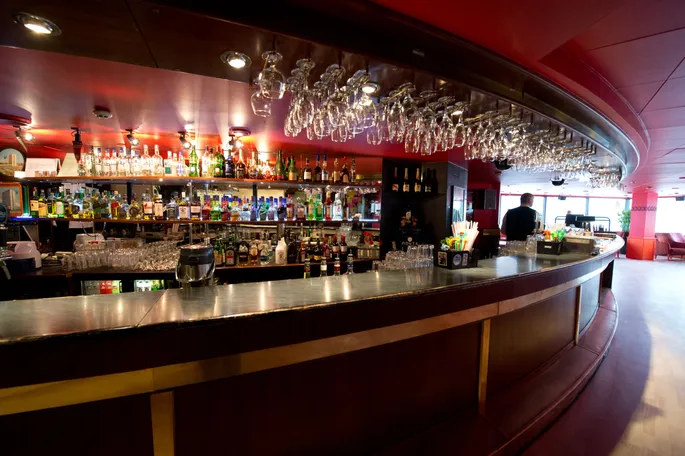 Телефон нөмірлері бар Владивосток эскорттары