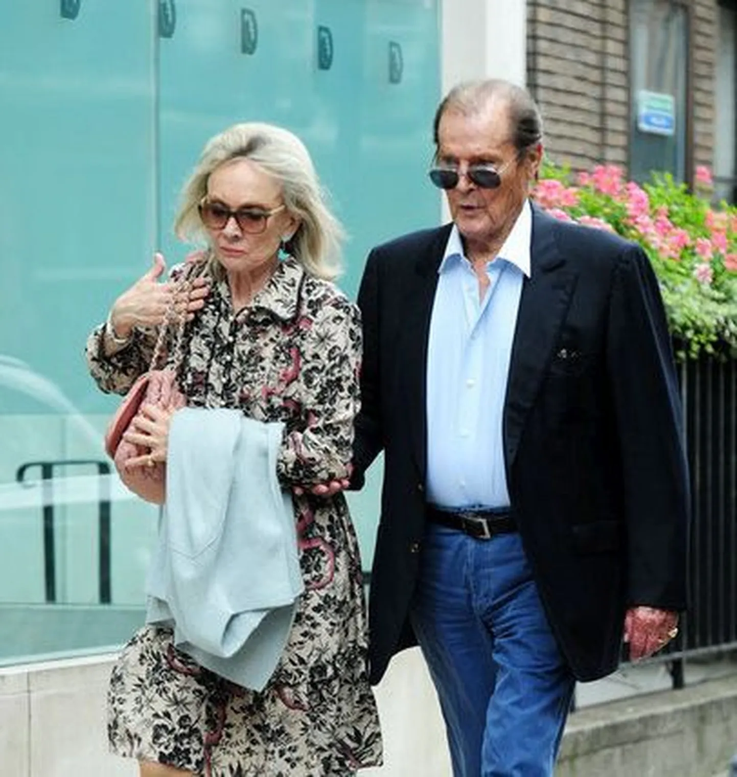 Roger Moore ja Kristina Tholstrup