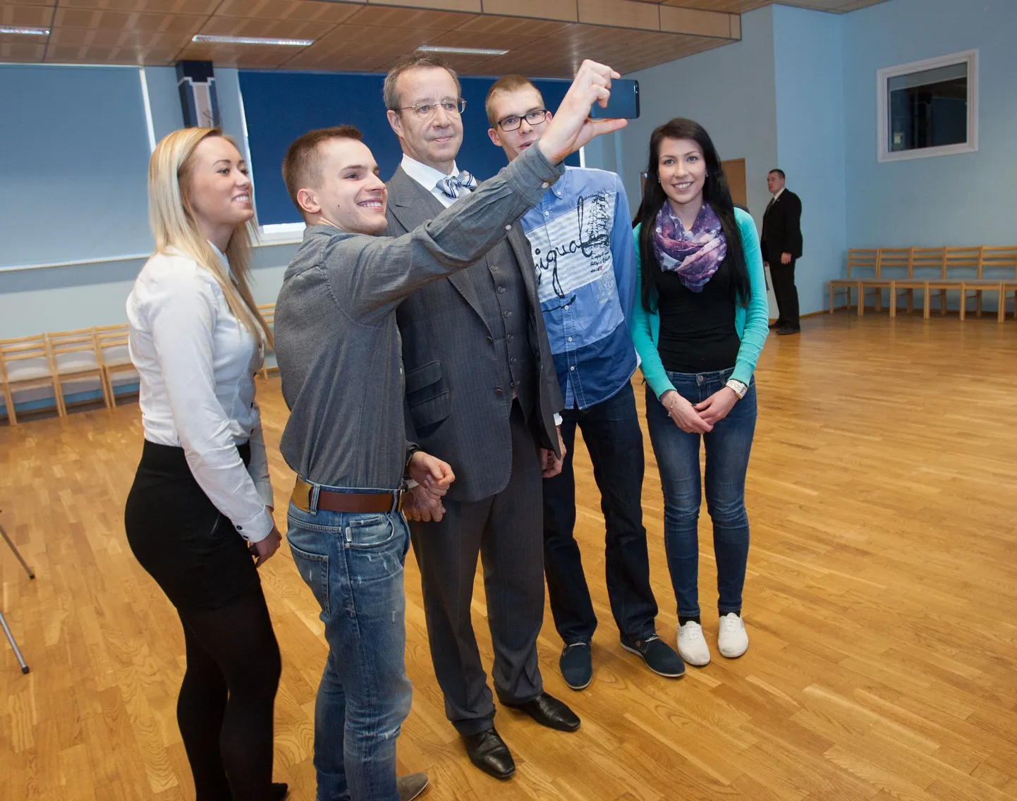 President Toomas Hendrik Ilves külastas "Tagasi kooli" programmi raames ka Rakvere reaalgümnaasiumit.