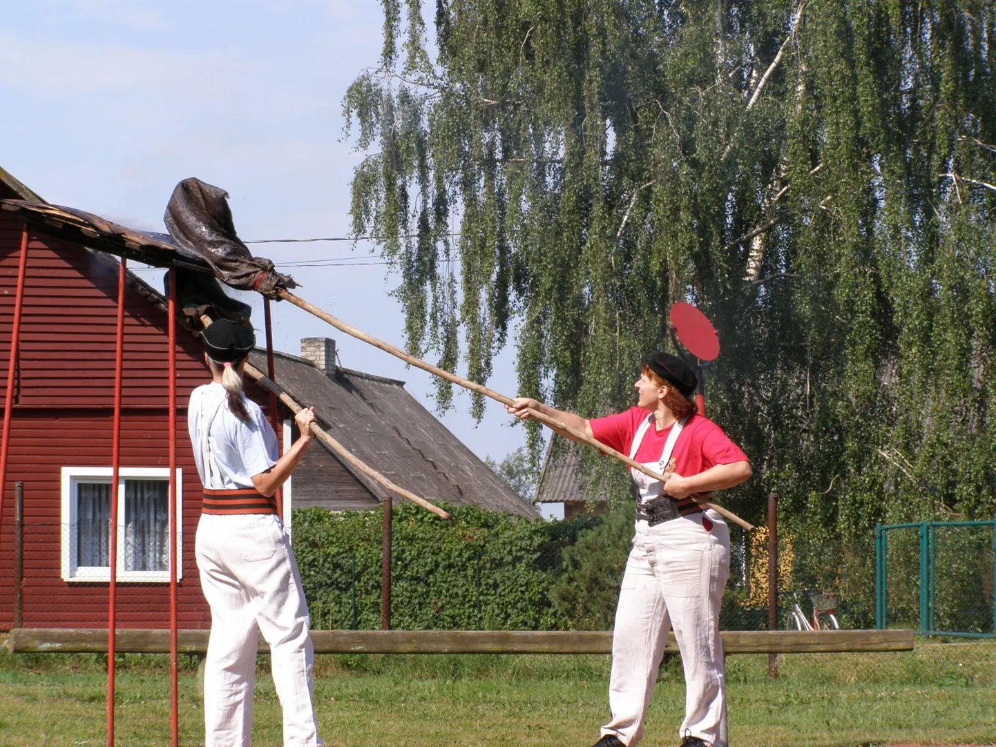 Kihelkonnapäevad Viru-Jaagupis. Järva-Jaani Tuletõrje Seltsi etendus "Tuli lahti".