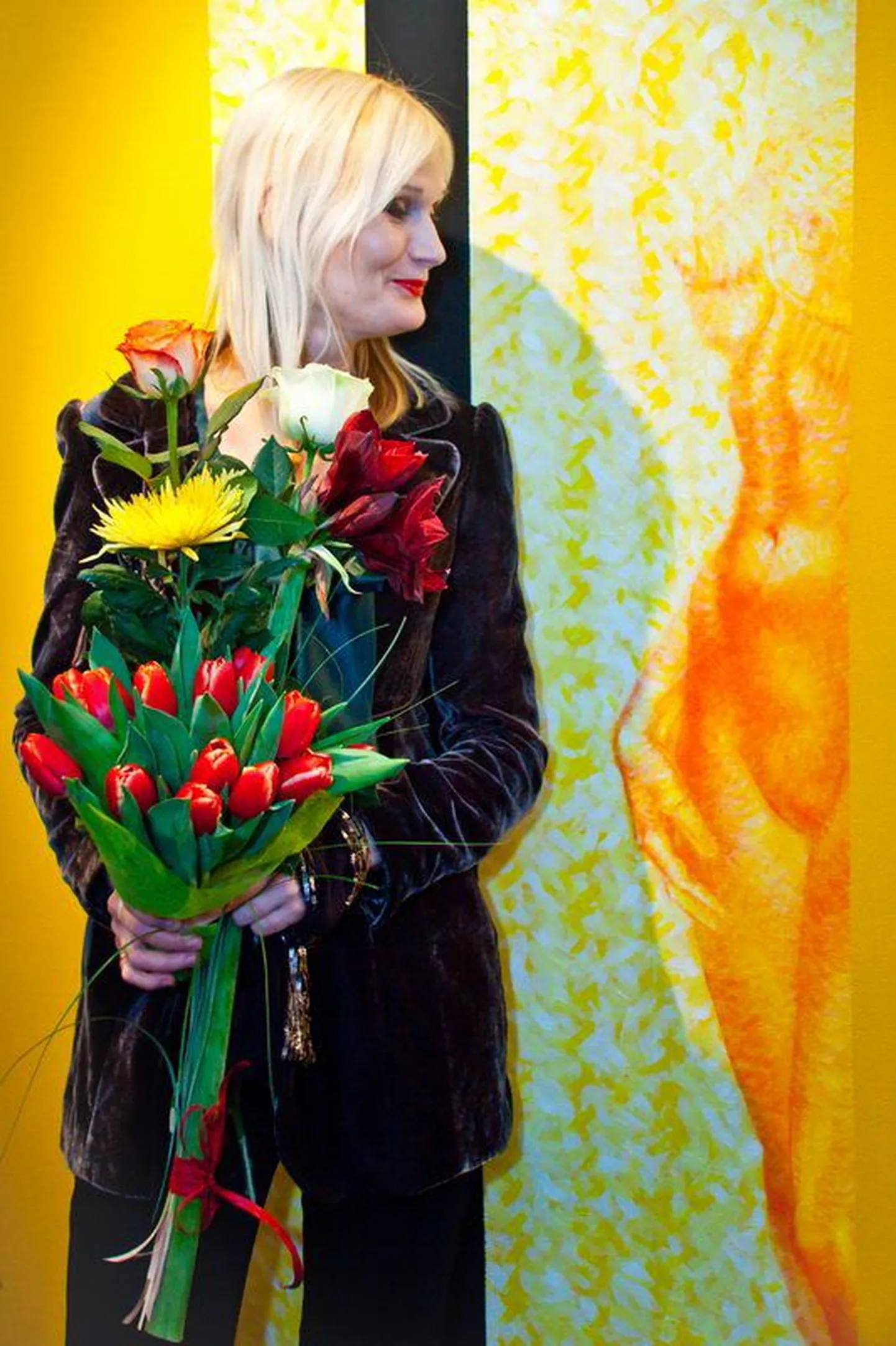 Kunstnik Tiina Tammetalu leiab, et maalide aines võiks olla jumalik.