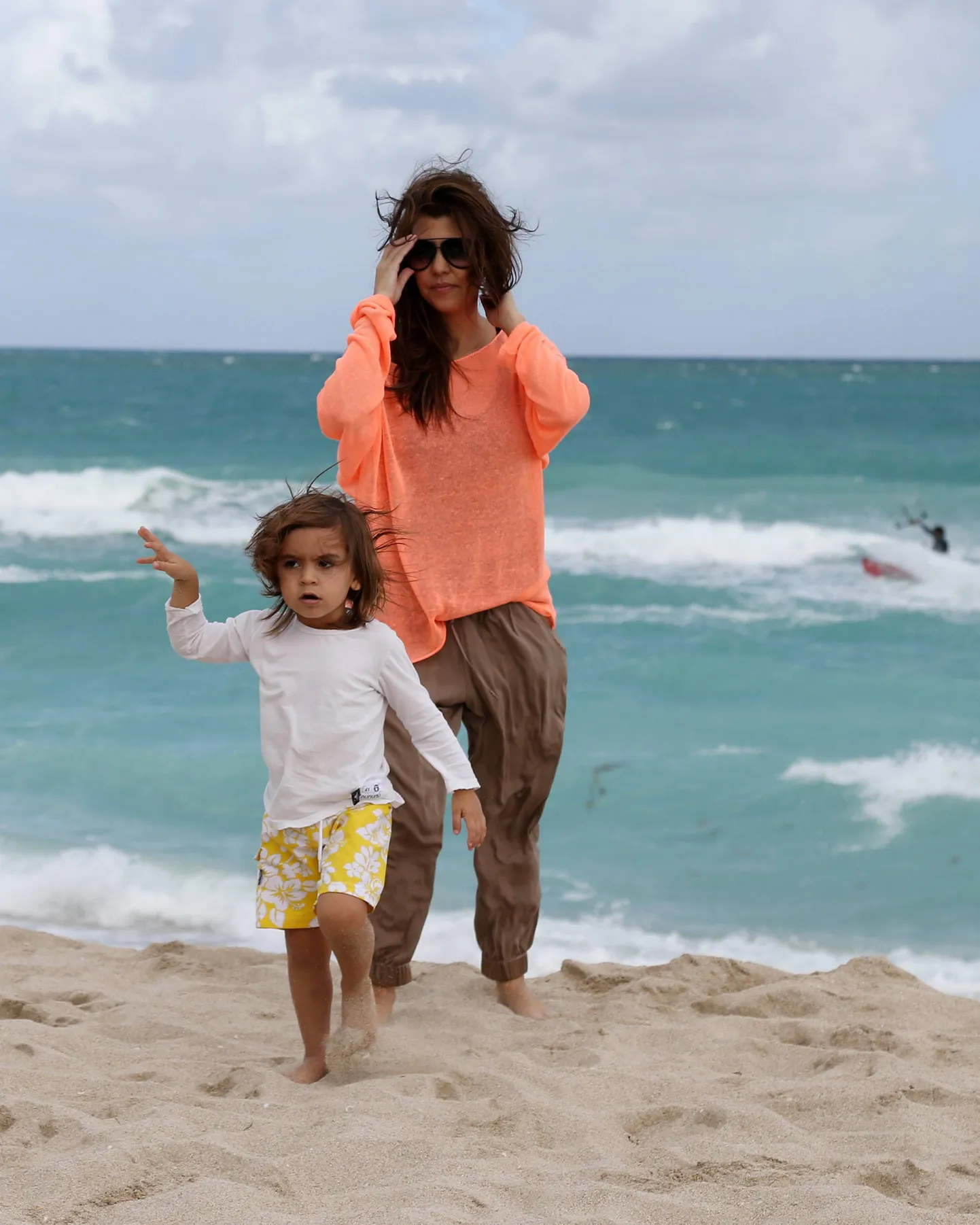 Kourtney Kardashian ja ta poeg Mason.