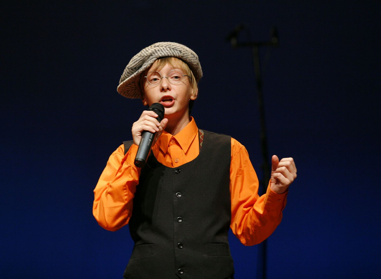 Pärnu linna ja maakonna noorte solistide konkurss "Sügisulg" eelmisel aastal. Pildil Anti-Holger Mutik, kes esitas laulu "Montparnasse'i lapsed".