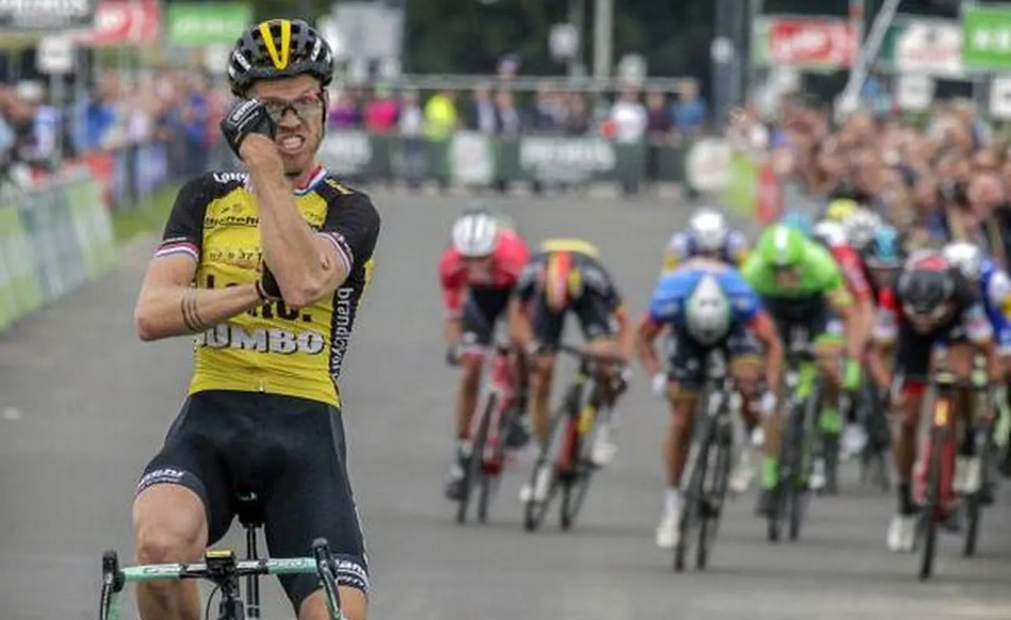 Lars Boom etapivõitu tähistamas.