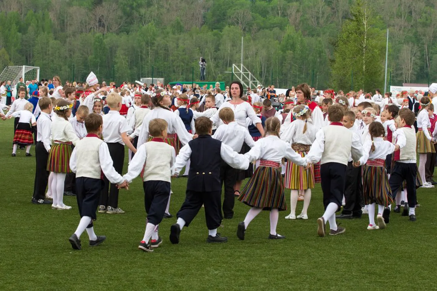 Viimati peeti Viljandimaa tantsupidu Viljandi järve ääres asuval kunstmurustaadionil.