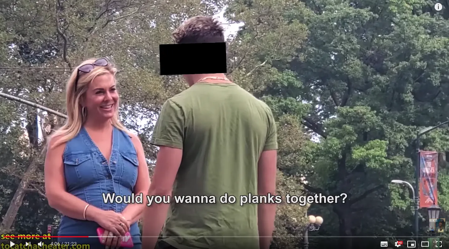Kaader videost: Ashley ema flirtimas ta poiss-sõbraga.