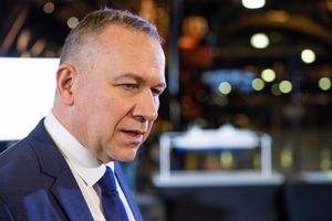 Рене Арикас выдвинул серьезные претензии к тому, что Министерство экономики и коммуникаций вмешивается в независимость Центра.