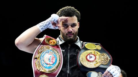 ВИДЕО ⟩ Новая звезда бокса, которого сравнивают с Майком Тайсоном, одержал победу жестким нокаутом