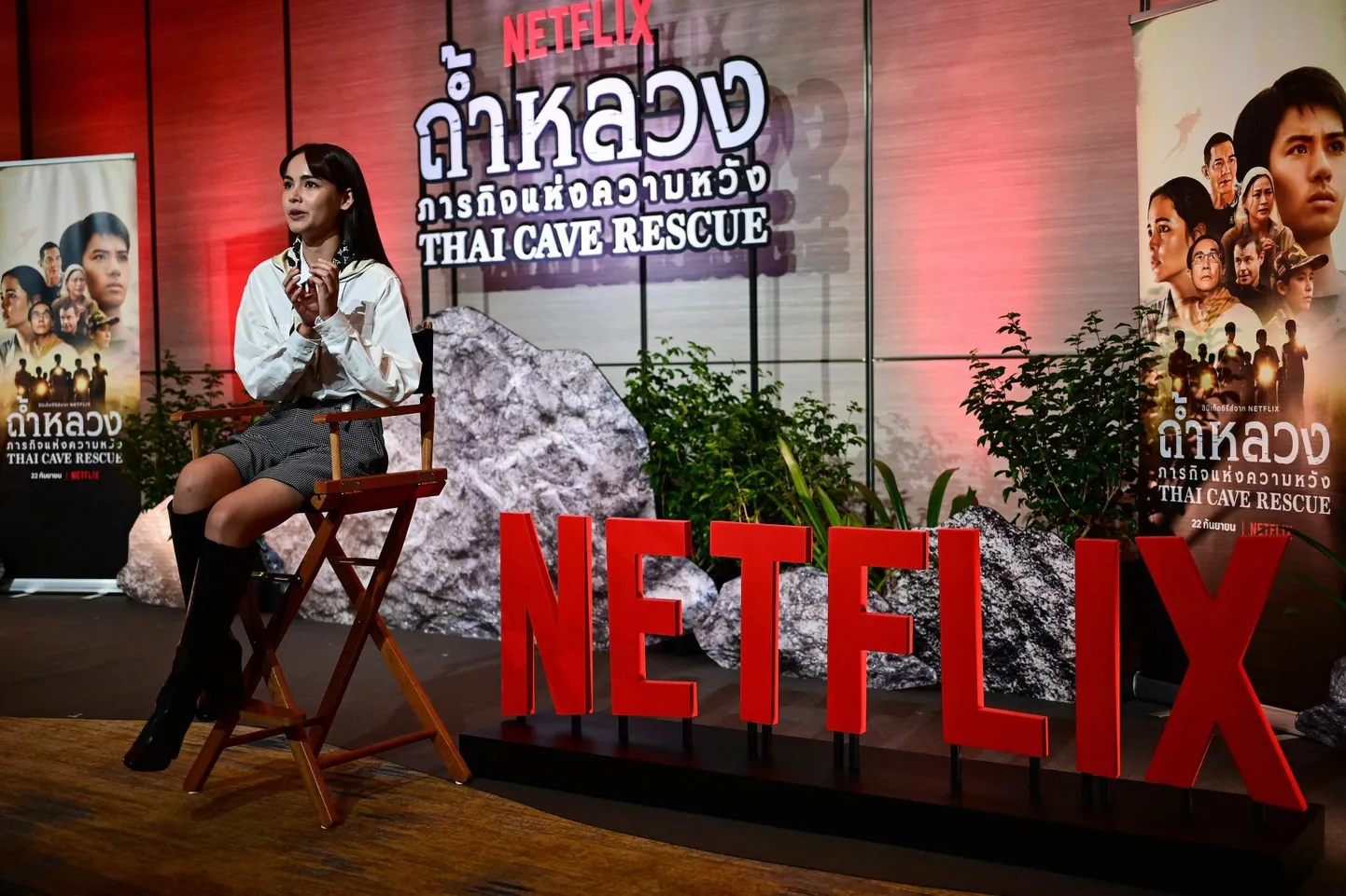 Eile debüteeris Netflixis minisari «Thai Cave Rescue». Fotol Tai-Norra näitlejanna Urassaya &#39;Yaya&#39; Sperbund.