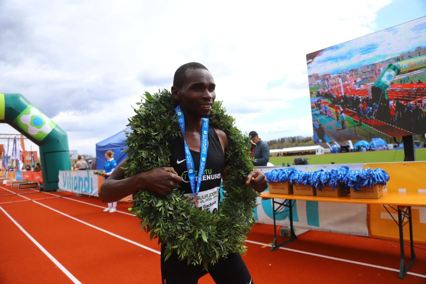 94. ümber Viljandi järve jooksu võitis 36.14ga Keenia jooksja Solomon Gachoka Kagimbi.