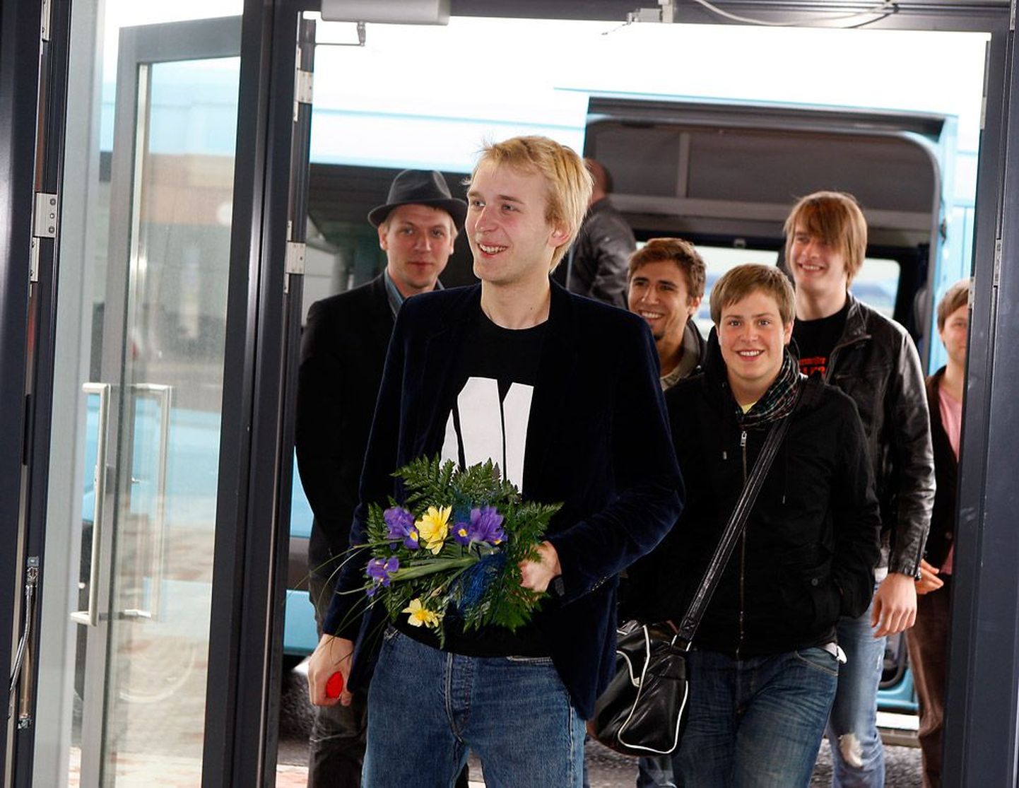 Malcolm Lincoln jõudis eile Oslost Tallinna. Lennujaamas tehtud pildil on Kristjan Knight, Robin Juhkental, Andrei Ozdoba, Mick Pedaja, Jaanus Saago ja Madis Kubu.