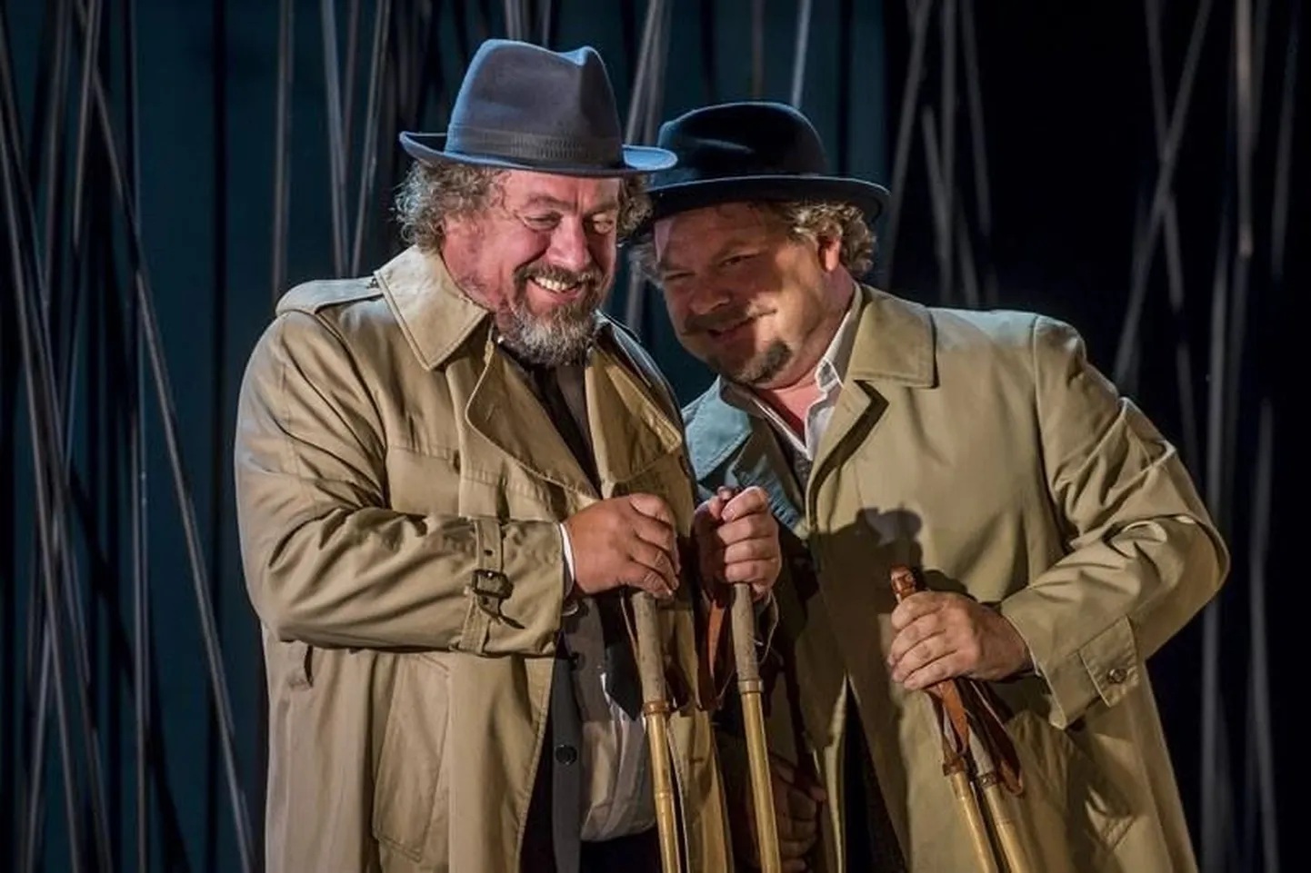 Hetkk Hendrik Toompere Endla teatris lavastatud «Woyzeckist», fotol Jaan Rekkor ja Indrek Taalmaa
