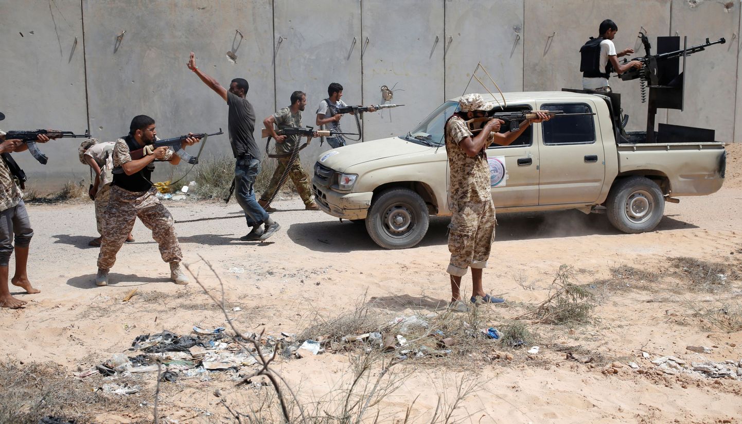 Liibüa valitsuseväed võitlemas ISISega Sirtes.
