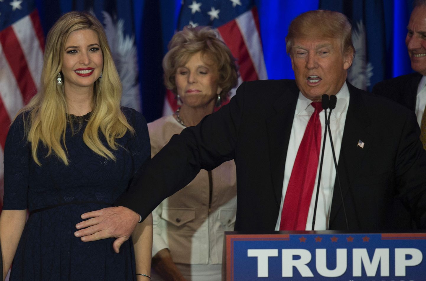 Donald Trump näitamas veebruaris Lõuna-Carolinas Spartanburgis, et ta tütar ootab last