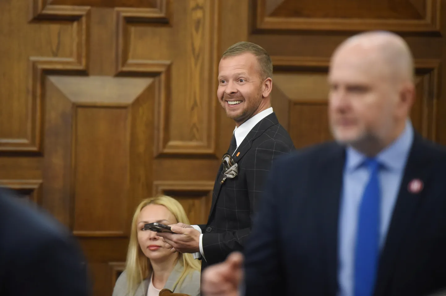 Saeimas deputāti Aleksejs Rosļikovs un Nataļja Marčenko-Jodko piedalās Saeimas sēdē, kurā Eiropas Padomes Parlamentārās asamblejas prezidents teiks uzrunu klātesošajiem.