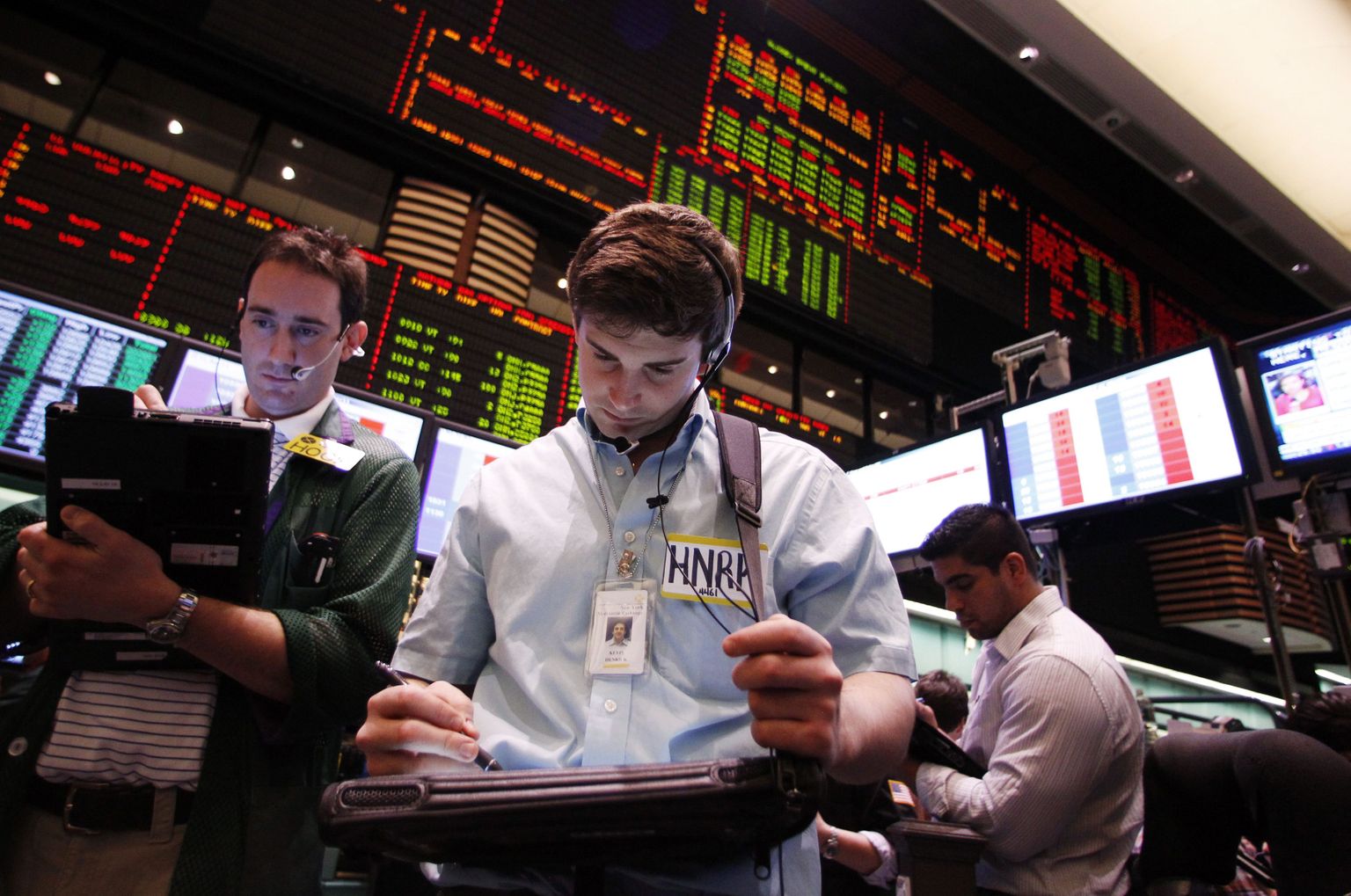 Maaklerid jälgivad New Yorgi börsil naftahinna liikumist.