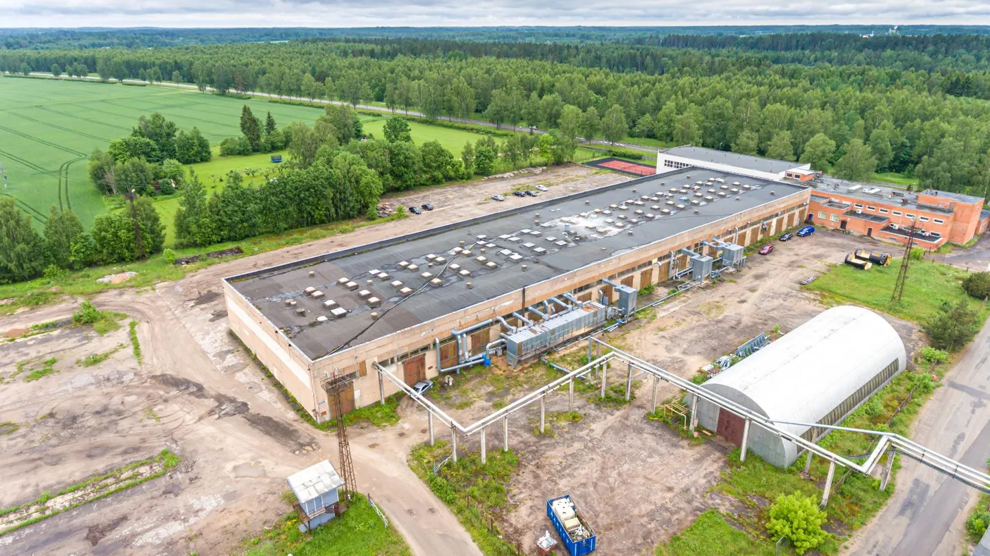 Pankroti veerel olev Scandinavian Furniture OÜ tegutses Tõrva linna ääres. Nendes ruumides jätkavad tööd nüüd teised ettevõtted.
