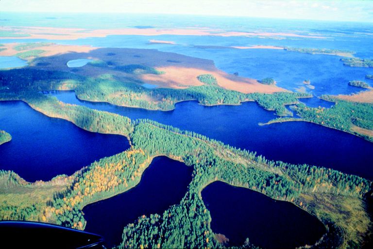 Tuhande järve maa