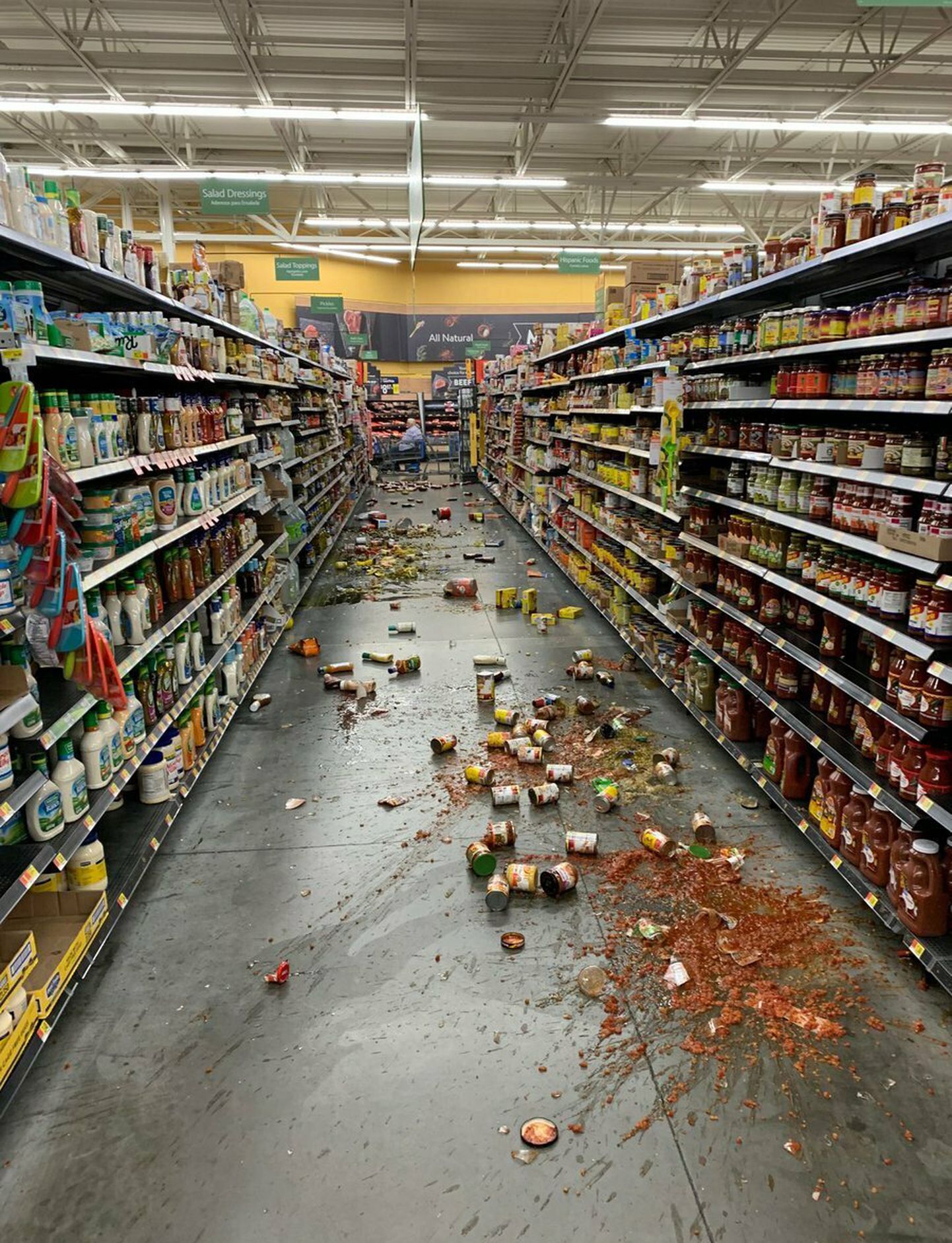 California maavärina tagajärjed ühes kaubanduskeskuses.