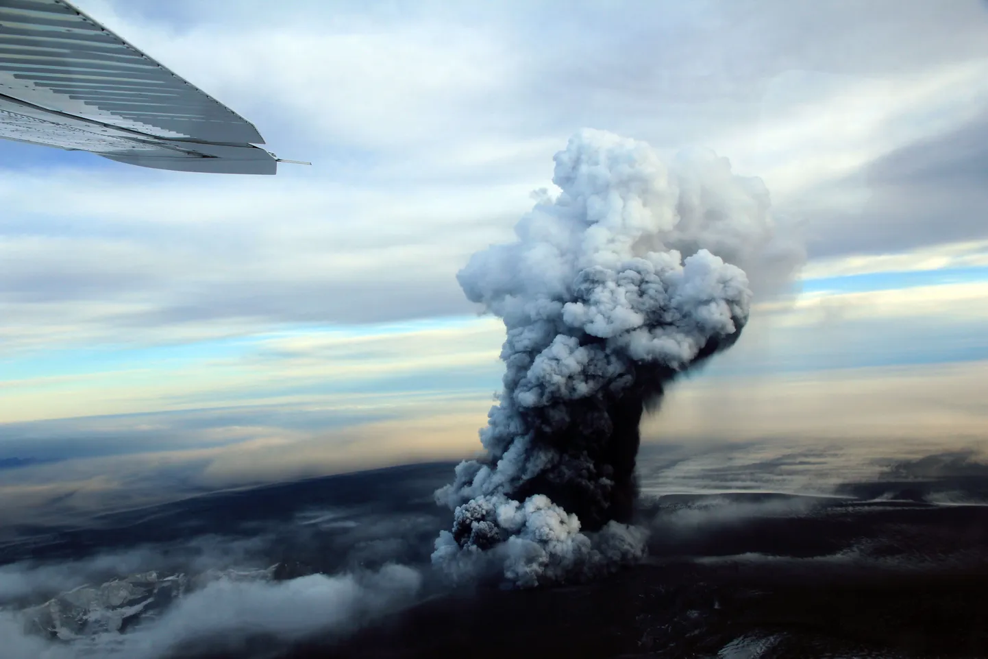 2011. aasta mais purskas Islandil  Grimsvotni vulkaan. Ka see tõi lennuliikluses kaasa mitmeid häireid.