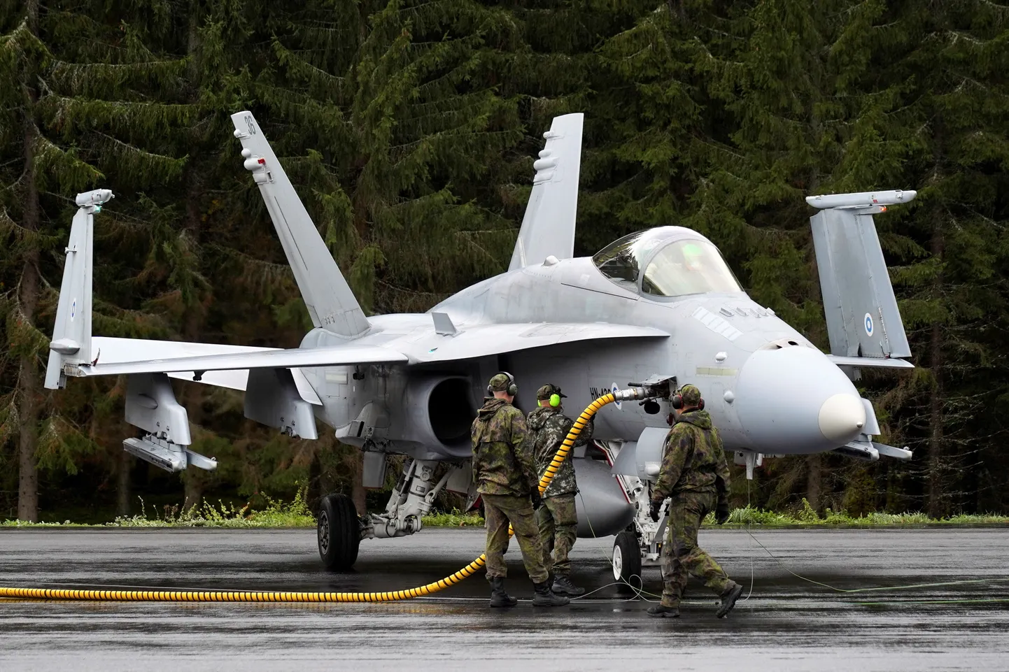 Hävitaja F/A-18 Hornet Soome keskosas Joutsas. Foto on illustratiivne.