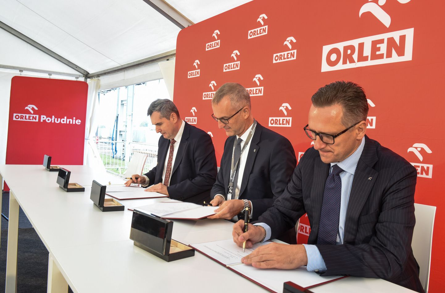 Clarianti ja Orleni juhid 2019. aasta septembris Sunliquid-tehnoloogia litsentsilepingut alla kirjutamas. Kas Orlenil on sellega täna, pärast Rumeenia tehase sulgemist, midagi peale hakata?