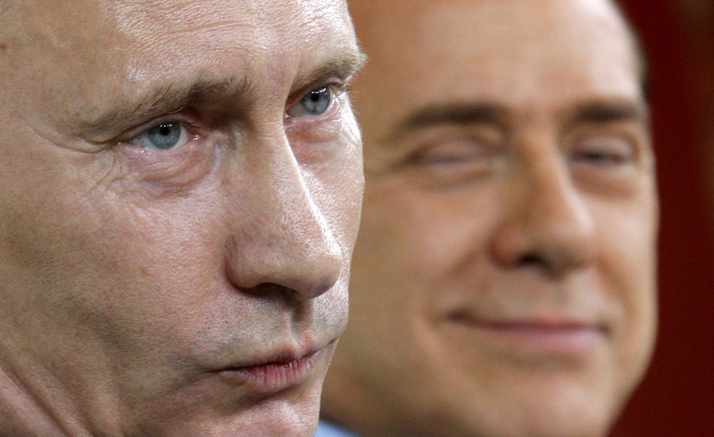 Silvio Berlusconi (paremal) ja Vladimir Putin.