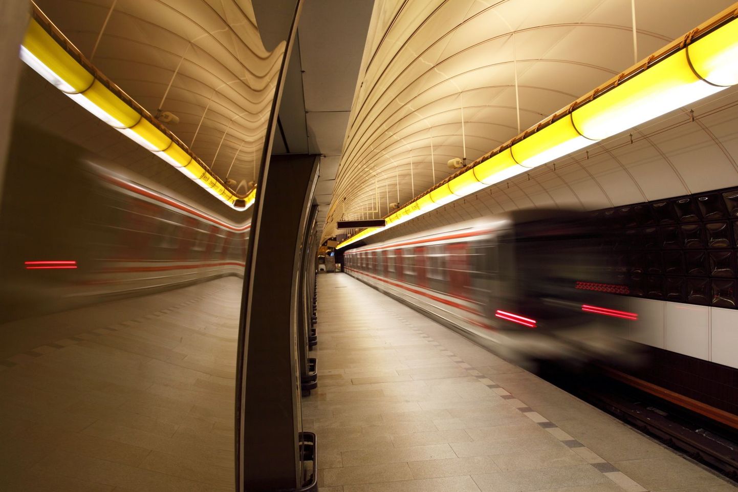 Stockholmis plaanitakse 2025. aastaks vähemalt ühele liinile automatiseeritud metroorong sõitma panna.