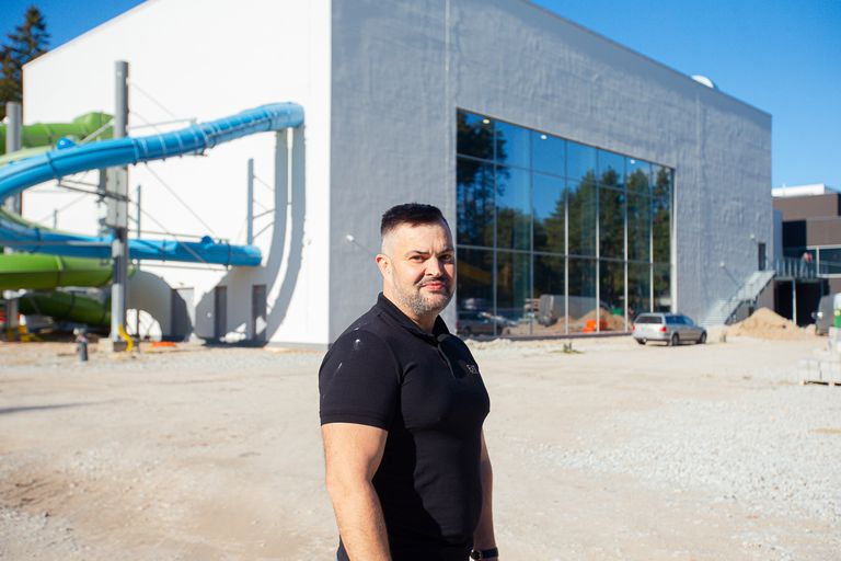Руководитель "Noorus SPA Hotel" Дмитрий Антонов предполагает, что аквапарк обрадует прежде всего жителей Ида-Вирумаа и станет для них домашним. "Ближайший другой аквапарк находится в Таллинне, а за ним - Пярну и Юрмала", - напомнил собеседник.