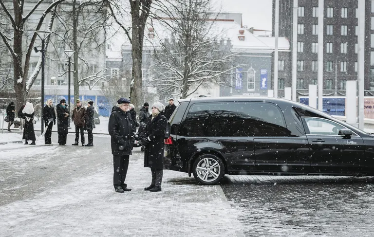 Armastatud muusik Riho Sibul saadetakse viimsele teekonnale.