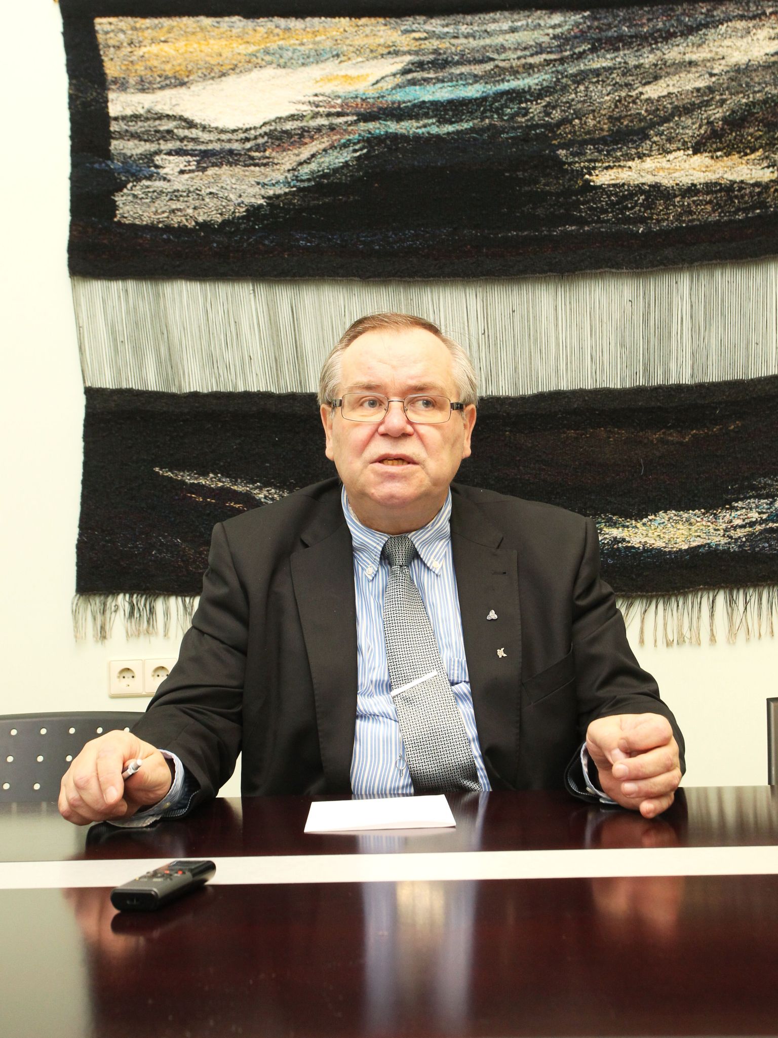 Pildil Tartu linnavolikogu esimees Aadu Must.