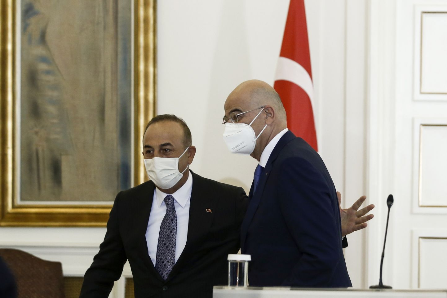 Kreeka välisminister Nikos Dendias (paremal) ja tema Türgi kolleeg Mevlüt Çavuşoğlu.