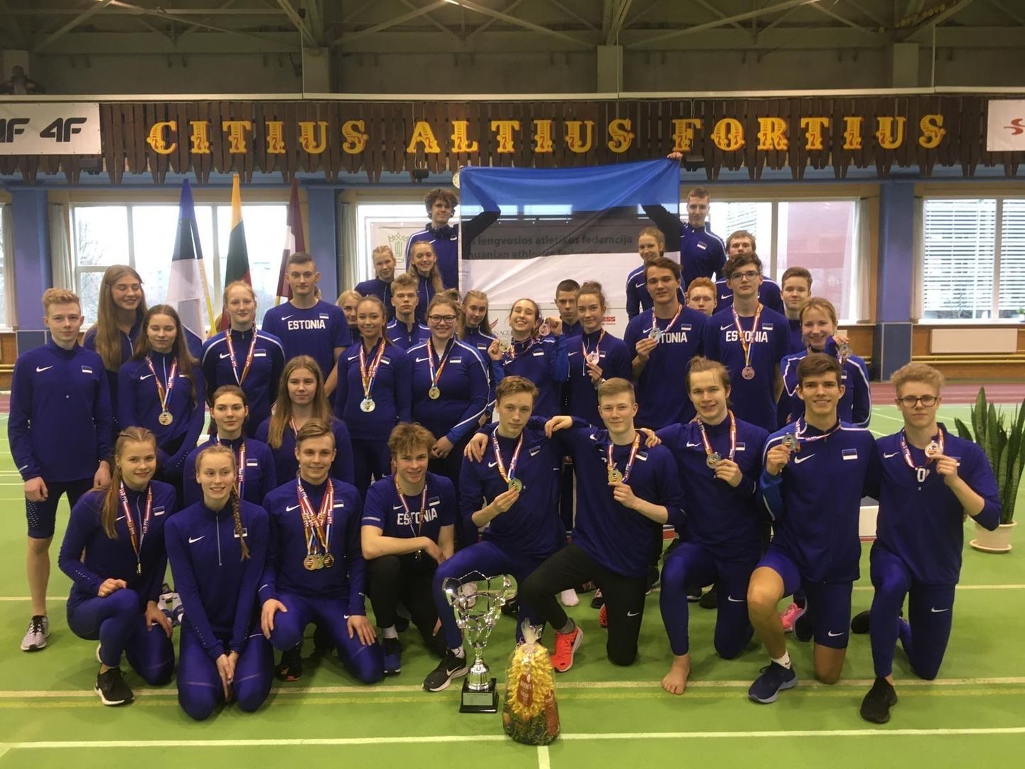 Eesti noored võitsid Balti matšil esikoha. Madis Kaare esireas paremalt kuues.